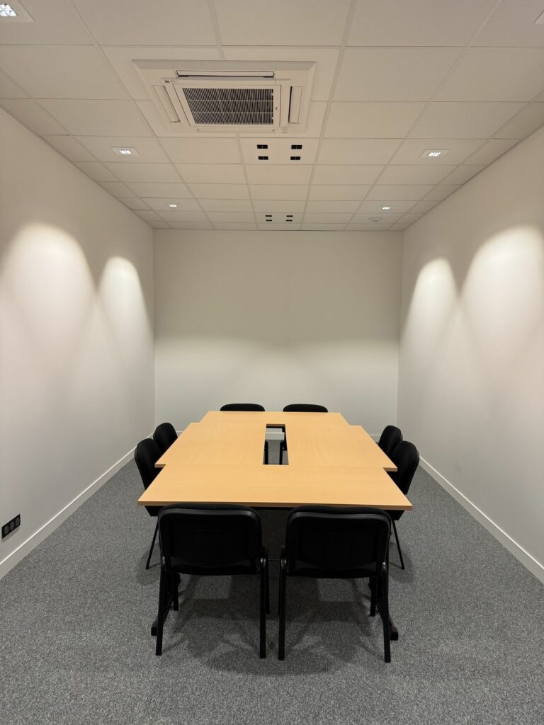 La salle Orbite en table de réunion